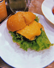 Burger gà phomai 