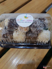 Bánh cầu vồng với 2 vị socola đen và trắng. 25k/h