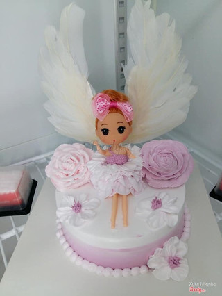 Bánh kem tươi trang trí búp bê Chibi- giành tặng các tiểu thư đáng yêu😍