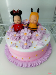 Bánh kem tươi- mẫu bánh hiện đại mừng đầy tháng