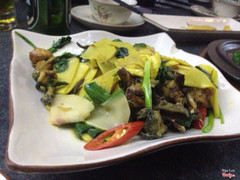 Ếch đồng xào măng