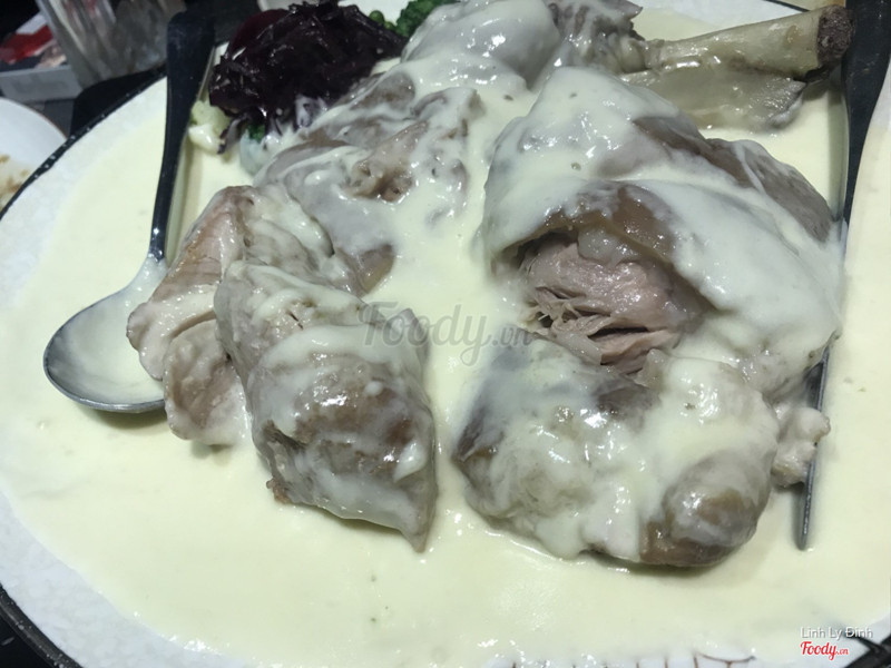 Đùi lợn hầm kiểu đức