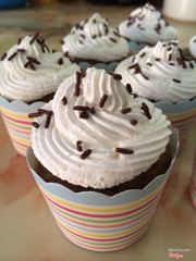 Chocolate Cupcake w/ Sprinkles - 25k/cai. 100k/Hop 5cai.