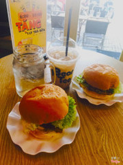Two hamburgers and milk tea~~