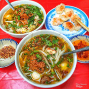 Bánh canh riêu chả trứng