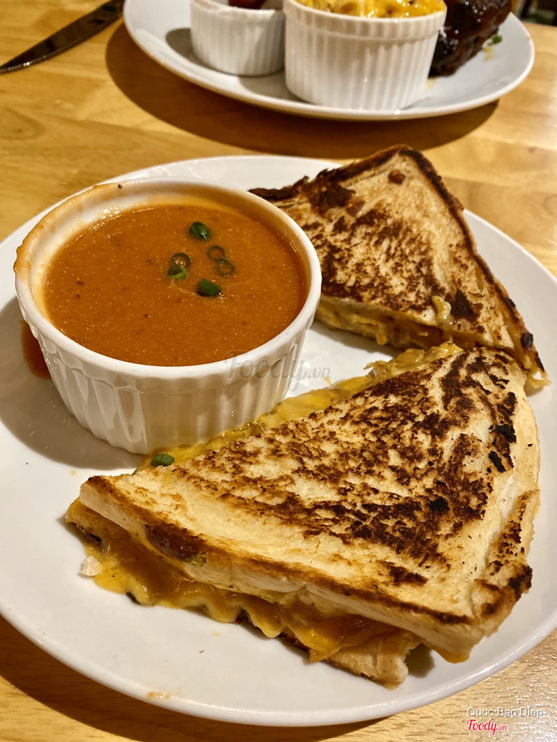 4 cheese sandwich w/ tomatoe soup