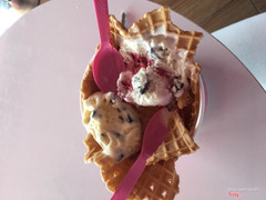 2 viên nhỏ 95k + waffle 10k