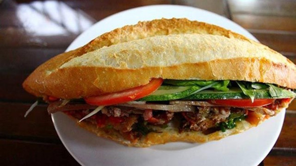 Bánh Mì Sài Gòn - 14 Phan Tứ