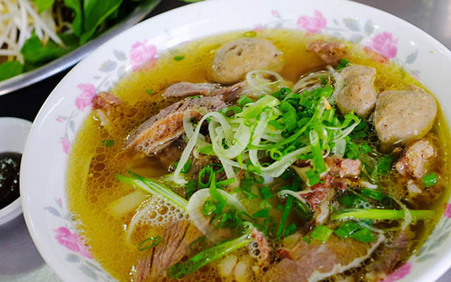 Quán Phở Tín - Trần Hưng Đạo