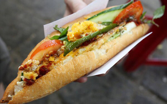 Bánh Mì Vỉa Hè