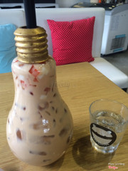 Trà sữa bóng đèn và thạch trái cây 34k :">