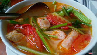 Canh chua cá hồi 160k