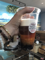 Hồng trà machiato tuyệt ngon! Nghe nói là trà Nhật! 😉 uống rất thơm và béo! 😘