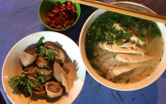 Tú Xuyên - Bún Chả & Phở Gà Ta