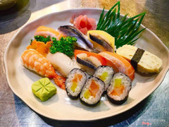 Hôm bữa ăn thử ngon, hôm qua sinh nhật mình, mình nhờ đến decol luôn giúp để đãi tiệc, phải nói là...tuyệt vời