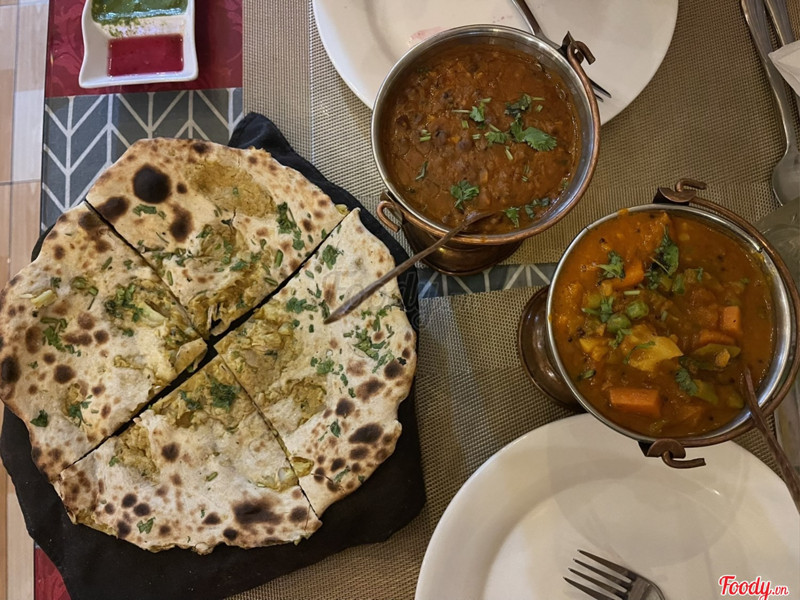 Makhani Daal, Vegetable Vindaloo, Aloo Gobi Paratha, all vegan