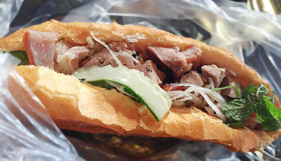 Bánh Mì Heo Quay - Lê Văn Lương