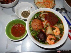 BÁNH CANH CUA SURIMI - ĐƯỢC LÀM TỪ THỊT CUA SURIMI SỢI CHUA CAY HẤP DẪN - món ngon huế - quán ăn ngon huế