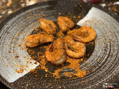 Tôm hoàng kim 1 lần đưa ra 6 con, ăn cũng ổn