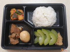 thịt kho, rau theo ngày or theo mùa, topping đậu sốt or lạc