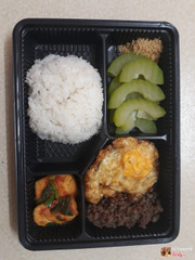 thịt chưng mắm tép, rau theo ngày or theo mùa, topping đậu sốt or lạc