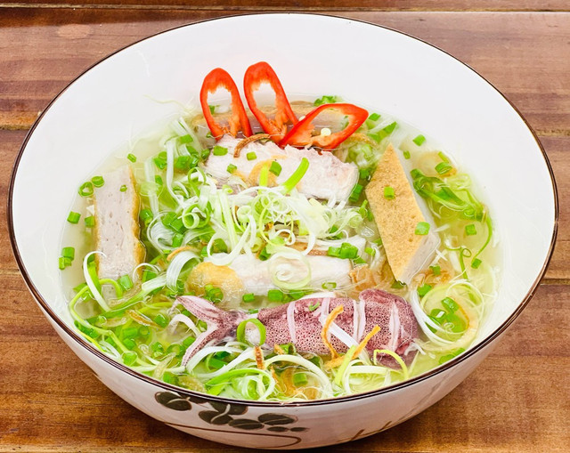 Bánh Canh - Hủ Tiếu Gà Ta Chú Kim