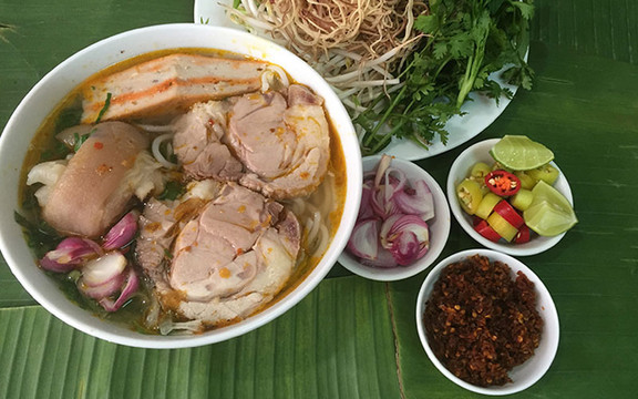 Hương - Bún Bò Giò Chả