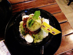 Bingsu vừa giá, ngon, nhiều, sai S 2 người ăn cũng ok. Matcha ngon, có cái hột dẻo dẻo ăn hay hay