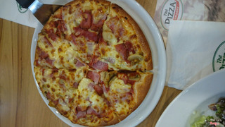 Pizza nấm và thịt nguội