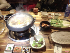 Nước lẩu có vị ngọt thanh vừa phải nhúng thịt vs miến vào thì phải gọi là quên sầu luôn 