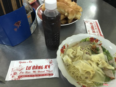 Mì hoành thánh 35k, nước sâm 6k