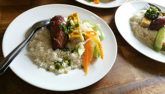 Tiệm Cơm Nhà
