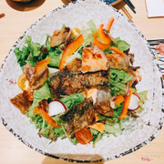 Salad da cá hồi nướng