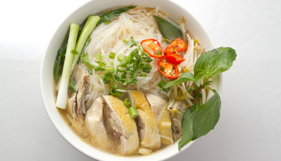Phở Gà Gạo Đỏ - Tông Đản