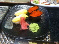 Sushi ngon , cá trích ép trứng tươi 