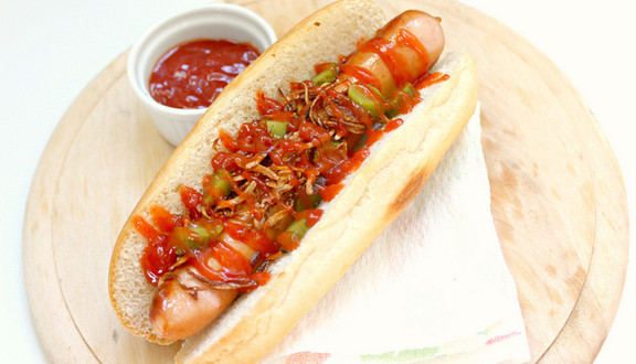 Bánh Mì Kẹp Xúc Xích Saigonese