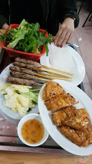 nem lụi - bánh mì mật ong