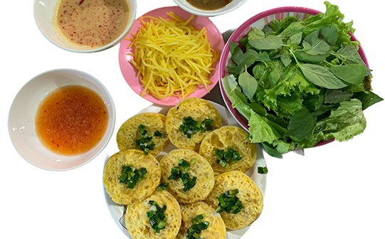 Quán Chị Tám - Bánh Canh & Bánh Căn - Lê Văn Sỹ