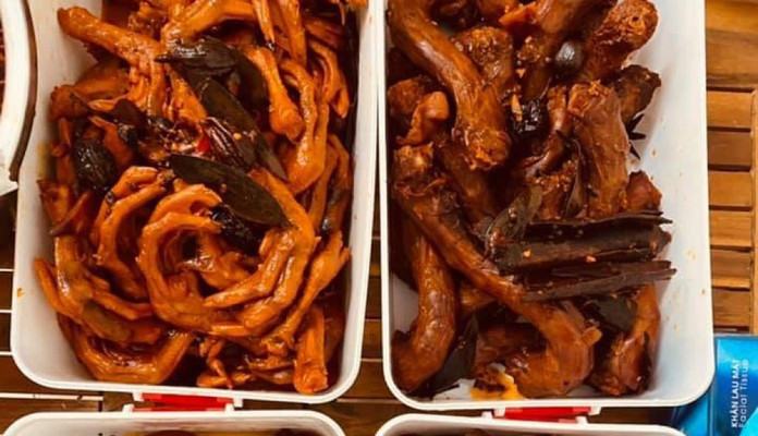 Chân Gà Sả Ớt & Vịt Cay Singapore - Tiệm Nhà Mây