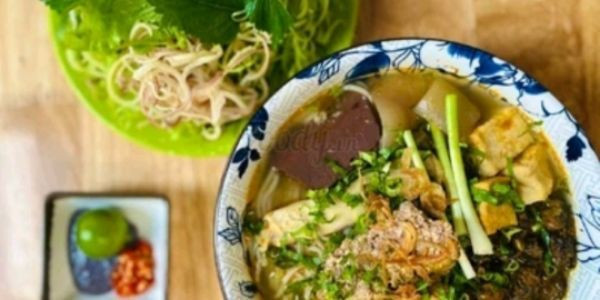 Bún Riêu, Bánh Tiêu & Giải Khát Ba Chị Em