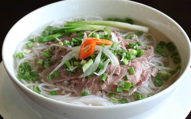 Phở Cây Me - Dân Chủ