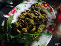 Ốc cà na thì có vài con không có thịt, khuyến cáo những bạn không ăn cay được!