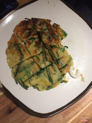 Bánh xèo nhật (bị ăn mất rồi chứ thật ra nó tròn đẹp lắm nha)