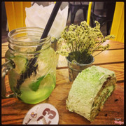 Mojito táo và bánh cuộn trà xanh