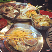 Đây là hình ảnh mịnh gọi set combo 289k ( chưa chụp hết 😝)  ăn ngon mà vừa đủ 2 người :) Đồ tẩm ướp vừa miệng. Kim chi siêu ngon ☺️ mình rất thích.