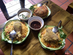 Cơm rang Tam Hoa + Đùi Gà chiên giòn+ Cánh Gà chiên giòn + Má Đùi Gà chiên giong