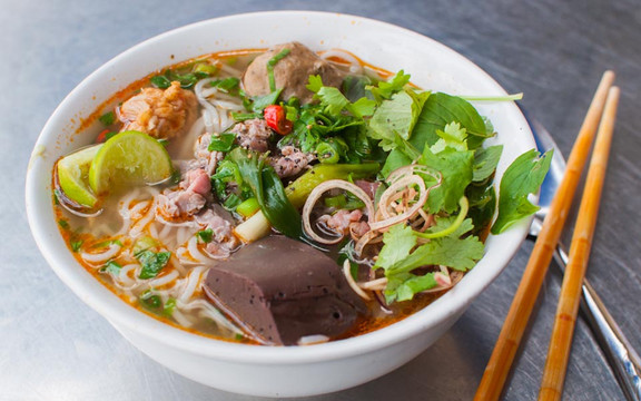 Cô Sáu - Bún Bò & Mì Quảng