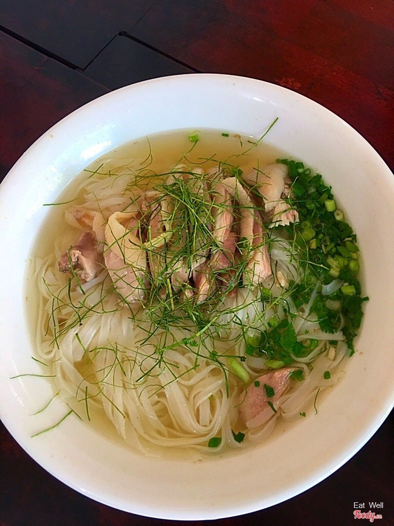 Phở gà đùi