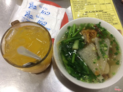 Sủi cảo thập cẩm và nước chanh dây