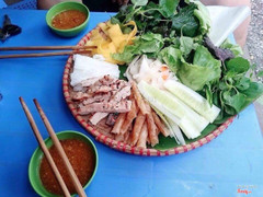 Nem nướng nha trang - 85 sài đồng. Vị nước chấm đậm đà cho bạn món ăn tuyệt vời chỉ với 20.000 đ